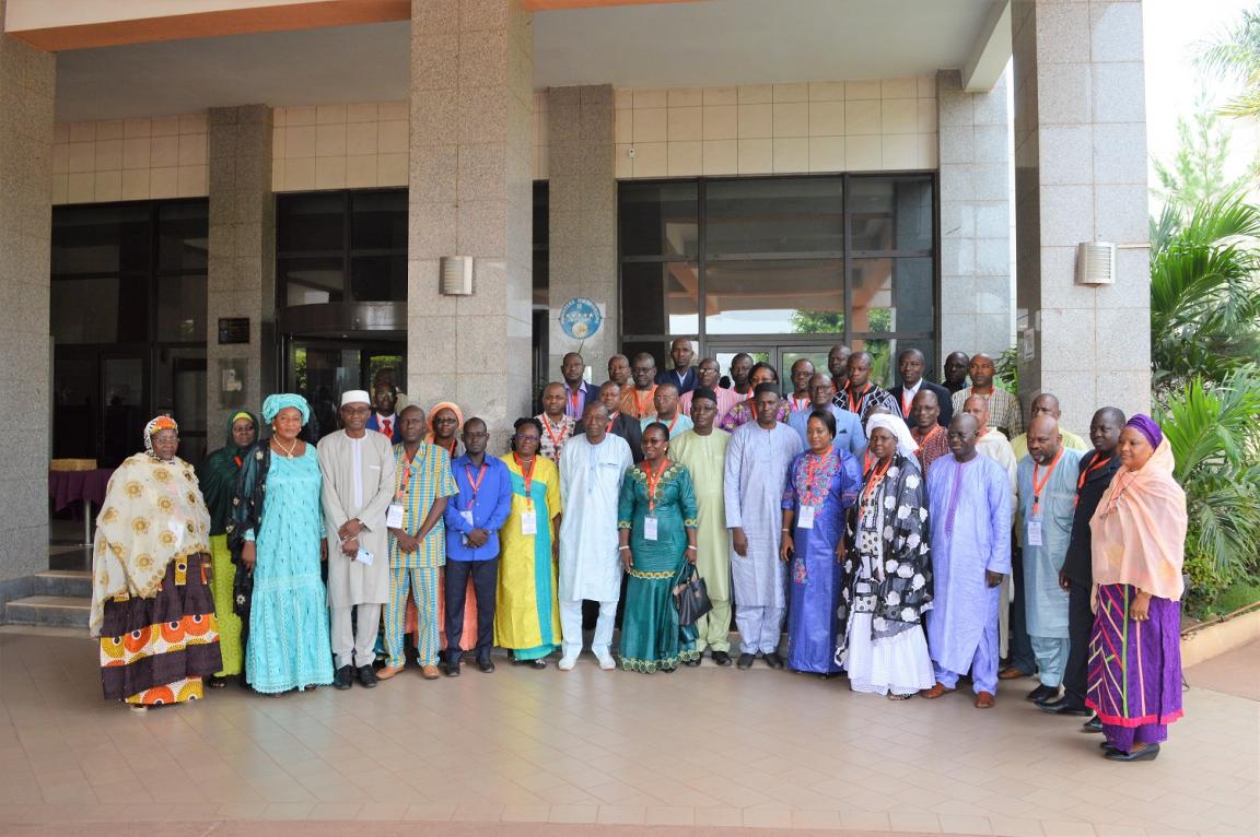 Reunion%20Synthese%20Bamako%20Photo%20group.jpg